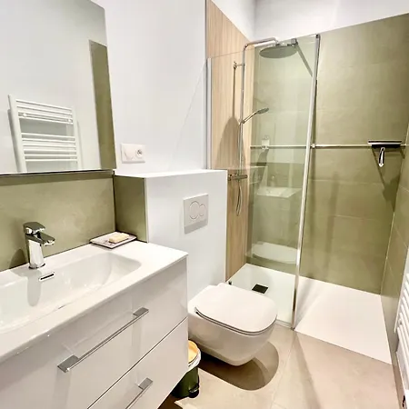 Grande Maison De - 10min Du Centre-ville - Jardin Terrasse Barbecue Terrain De Petanque - Moderne & Confort בית הארחה לה רושל