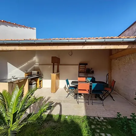 Grande Maison De - 10min Du Centre-ville - Jardin Terrasse Barbecue Terrain De Petanque - Moderne & Confort לה רושל