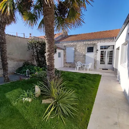 Konukevi Grande Maison De - 10min Du Centre-ville - Jardin Terrasse Barbecue Terrain De Petanque - Moderne & Confort La Rochelle (Charente-Maritime)