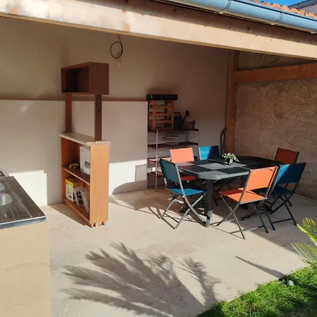 Grande Maison De - 10min Du Centre-ville - Jardin Terrasse Barbecue Terrain De Petanque - Moderne & Confort בית הארחה